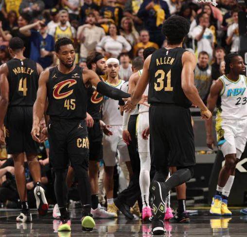 开云体育-【观察】虎头蛇尾！骑士坐实伪强队 休赛期送走加兰？