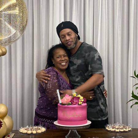 开云体育官网-去年12月住院 罗纳尔迪尼奥71岁母亲因新冠去世