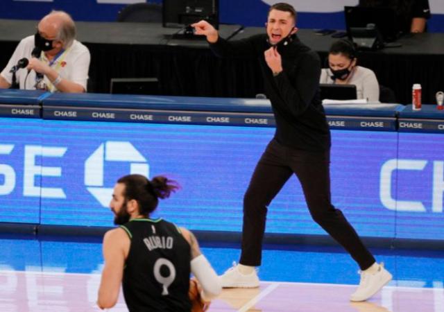 开云体育官网-狼队联盟垫底紧急撤换桑德斯 利拉德为一人鸣不平