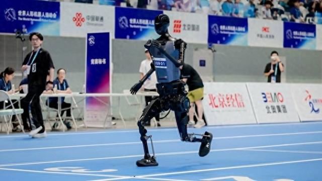 开云体育官网-机器人百米跑进10秒大关，意味着什么？|马拉松|宇树科技|Unitree R1|王兴兴|人类_新浪新闻